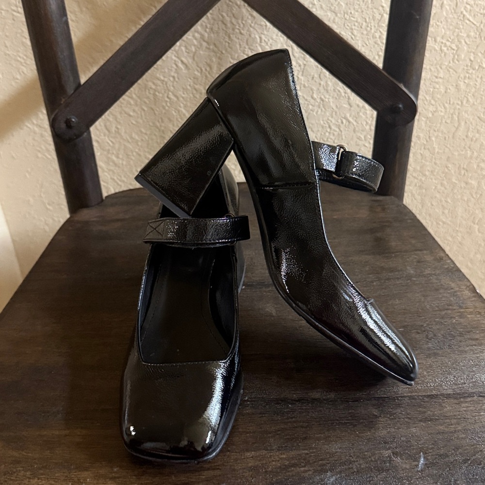 Black Shiny Finish Block Heeled Shoes